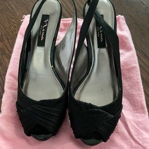 Nina black heels size 8 worn once.